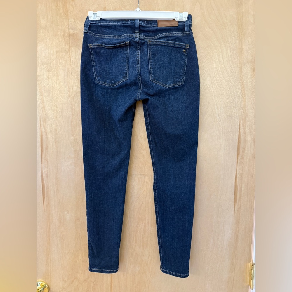 The Madewell 9" Mid-Rise Skinny Jeans in Hayes Wash: Button-Front Edition - Picture 8 of 16